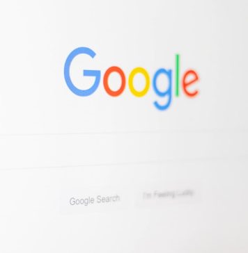 Google blochează descărcările aplicaţiei mobile a publicaţiei ruse RT în Ucraina
