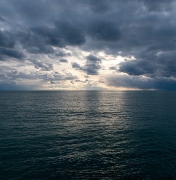 Ucraina sfătuieşte companiile aeriene să evite zborurile deasupra Mării Negre