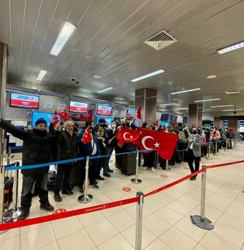 Mii de refugiați din Ucraina, repatriați în Turcia cu ajutorul comunității turce din București
