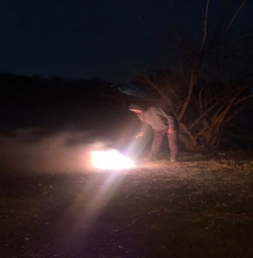 Un bărbat care ardea cabluri pe malul Lacului Plumbuita, amendat cu 500 de lei