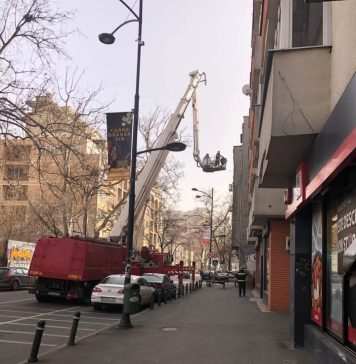 Copil de 13 ani din Capitală, lovit în cap de elemente de construcţie desprinse de pe o clădire