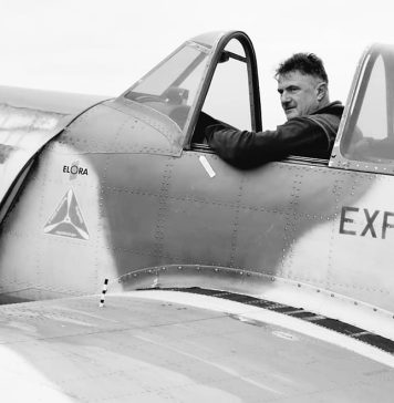 Cine este pilotul cu peste 16.000 ore de zbor la activ care s-a prăbușit cu avionul în Prahova