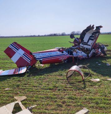 Prahova: Un avion de acrobaţie s-a prăbuşit, iar pilotul a murit