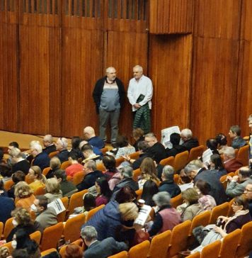 Mihai Călin, despre distribuirea unui ziar antisemit în Sala Mare a TNB: „Direcţia TNB cere acum ancheta poliţiei! Culmea ipocriziei”