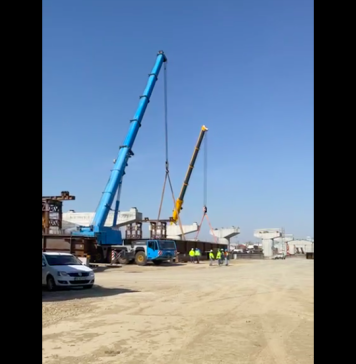 VIDEO/ Se montează tablierul metalic la giratoriul suspendat al pasajului Olteniței-Popești Leordeni