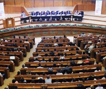 Studenții de la SNSPA vor rămâne la învățământul online până pe 3 iunie