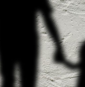 Doi senatori USR au depus un proiect de lege privind încriminarea faptei de vânzare a minorilor