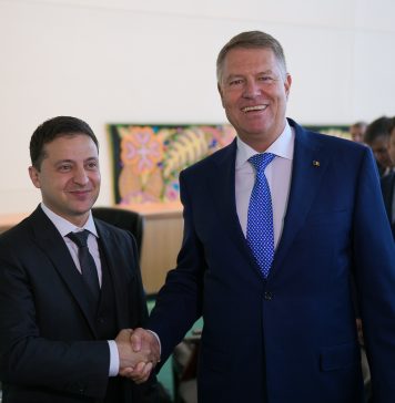 Klaus Iohannis a avut o discuţie la telefon cu Volodimir Zelenski