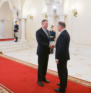 Momentul în care avertizarea RO-ALERT întrerupe conferința lui Klaus Iohannis cu președintele Poloniei – VIDEO