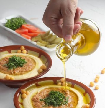 Panică din nou în magazine. Se golesc rafturile de ulei