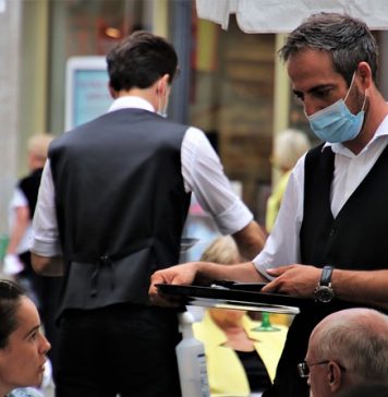 FOTO/ Gestul făcut de un restaurant din București pentru a-și arăta dezaprobarea față de invazia din Ucraina