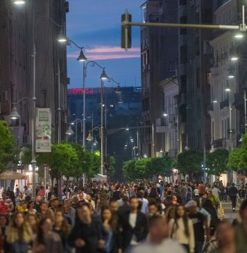 Calea Victoriei redevine pietonală în weekenduri. Ce alte străzi din București vor fi locuri de plimbare