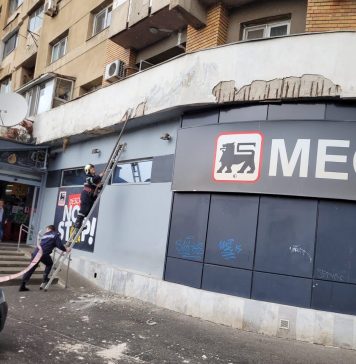 Tencuială căzută pe trotuar în Colentina. Poliția Locală a intervenit de urgență – FOTO