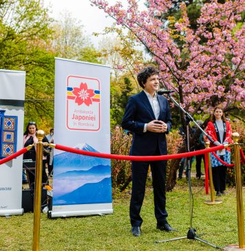 Nicuşor Dan, alături de ambasadorul Japoniei la Bucureşti la Hanami – Sărbătoarea Florilor de Cireş, organizată în Grădina Japoneză – FOTO