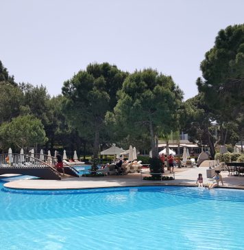 Primul Paște fără restricții. Turiștii români caută să-și petreacă vacanța la plajă