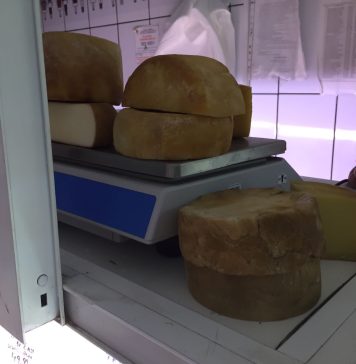 ANPC a dat amenzi de aproape jumătate de million de lei comercianţilor din Hala Obor. Două unități comerciale riscă să fie închise definitiv