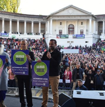 Aproape 10.000 de oameni l-au întâmpinat joi seară în Capitală pe guru indian Sadhguru, fondator al mișcării „Salvează Solul”