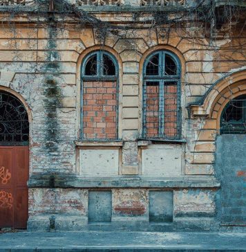 ”Palatul venețian” din București, în pericol de prăbușire