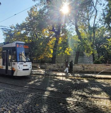 Peste 80 de autobuze, tramvaie și troleibuze ale STB, retrase din circulație de ANPC