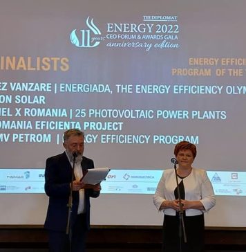 Oana Ozmen (deputat USR București) a oferit premiul pentru cel mai bun proiect de eficiență energetică, în cadrul Energy CEO Forum & Awards 2022