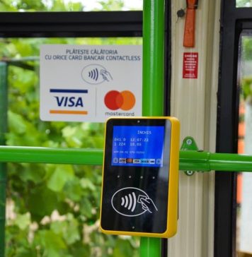 Plata cu cardul în tramvaie și troleibuze. STB instalează noi validatoare smart – FOTO