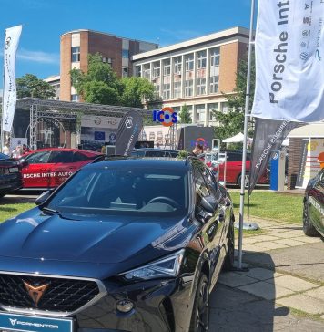 FOTO/ Show cu mașini moderne și istorice, la Poli Auto Fest