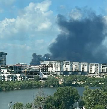 Incendiu puternic la un bloc din nordul Capitalei – FOTO / VIDEO