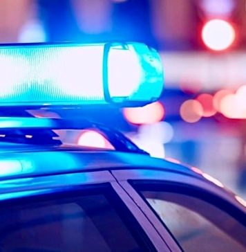 Un copil a căzut de la etajul trei al unui imobil din Bucureşti și a fost transportat la spital