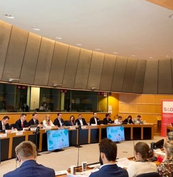 Grup de creatori în domeniul digital din România – în Parlamentul European, la evenimentul „Digitalul pentru educație” găzduit de eurodeputatul Victor Negrescu