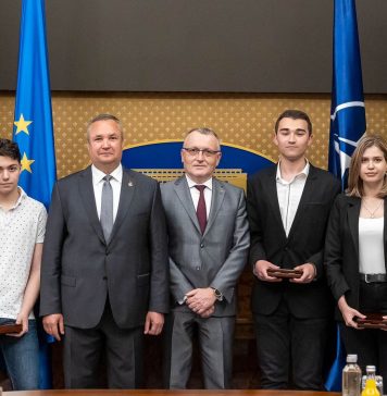 Premierul Ciucă s-a întâlnit cu lotul olimpic de matematică al României. Bani mai mulți pentru elevii olimpici