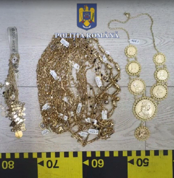 Razie în București: Peste patru kilograme de bijuterii din aur, ridicate de la casele de amanet – FOTO