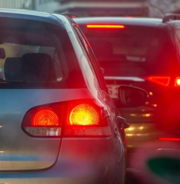 Coloană de autovehicule pe autostrada A2 spre mare, la kilometrul 21