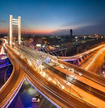 Pasajul Basarab, nerecepționat nici după 11 ani de la inaugurare, este plin de rugină.