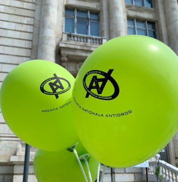 Cum e să mergi „pe șapte cărări”? Tinerii au experimentat efectele drogurilor, cu ajutorul unor ochelari speciali