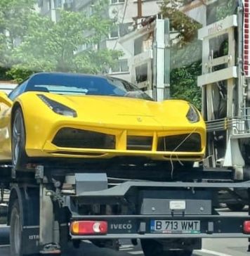 Clotilde Armand: Un autoturism marca Ferrari a ales să parcheze pe trecerea de pietoni. Ghinion!