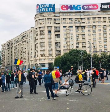 Câteva sute de persoane, protest în Piața Victoriei împotriva legilor securității naționale
