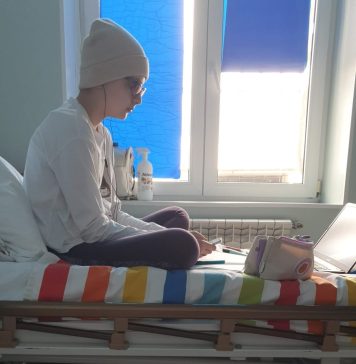 Daria, o fetiță care suferă de cancer limfatic de două tipuri, cere ajutorul oamenilor cu suflet mare