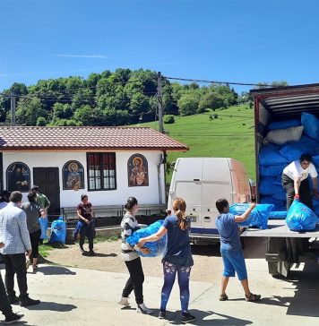Tone de donații de care refugiații ucraineni nu au nevoie, duse de Poșta Română la asociația părintelui Nicolae Tănase – FOTO
