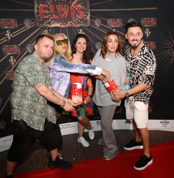 Filmul ”Elvis”, aplaudat îndelung de celebrităţi la avanpremiera de gală de la Cineplexx Băneasa