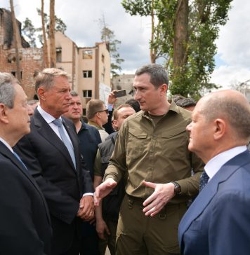 Iohannis, vizită la Irpin: ”Nu există cuvinte pentru a descrie tragedia umană şi distrugerile oribile pe care le-am văzut”