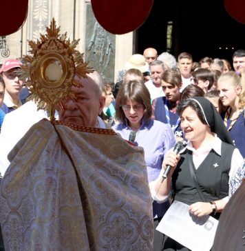 Procesiune solemnă cu Preasfântul Sacrament – duminică, în Capitală