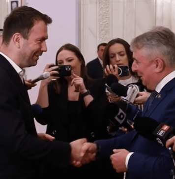 Drulă și Bode s-au certat pe holurile din Parlament. Drulă: Eu mă adresez conform rangului. Bode: Eu te cunosc dinainte de rang – VIDEO