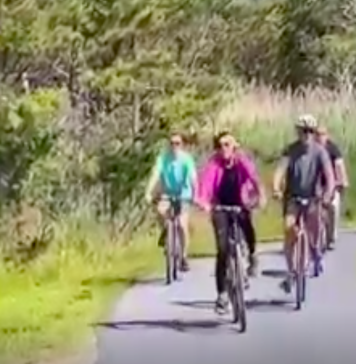 VIDEO/ Președintele SUA, Joe Biden, a căzut de pe bicicletă