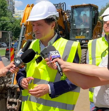 Nicuşor Dan a verificat stadiul lucrărilor la şantierul deschis pe Calea Ferentari pentru modernizarea reţelei de termoficare