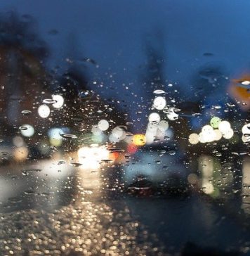 Cartiere din București, inundate după o furtună care a durat mai puțin de o oră