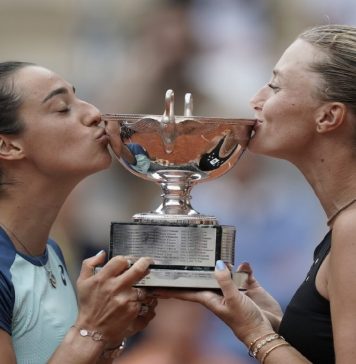 Caroline Garcia şi Kristina Mladenovic, învingătoare în proba de dublu feminin de la Roland Garros