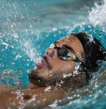 Înot: Robert Glinţă s-a calificat în semifinalele probei de 50 de metri spate la Mondiale