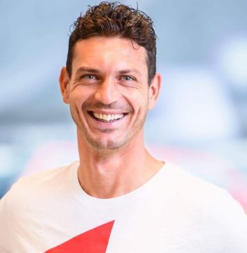 Ionuţ Rada îşi lansează cartea autobiografică „Vreau să joc”