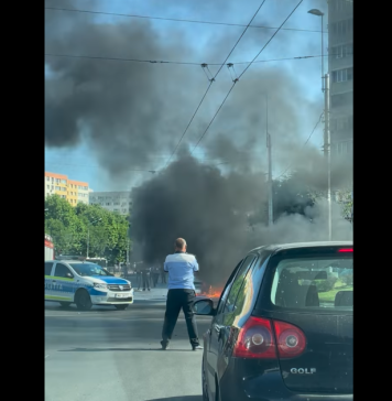 Mașină în flăcări, în Piața Obor din București. Traficul a fost îngreunat