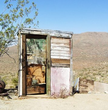 România, țara cu cele mai multe toalete în curte. Peste 40% dintre români stau în locuințe fără canalizare